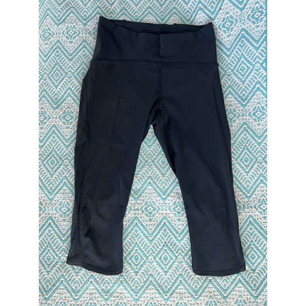 LULULEMON ATHLETICA BLAK CROPPED LEGGINGS WITH LACE ON SIDES WOMEN’S SIZE 8